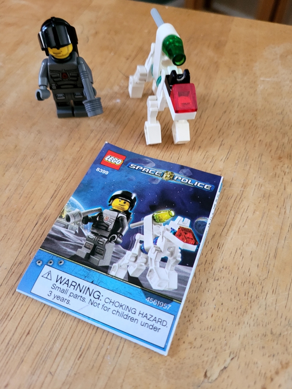 LEGO Space Police Set # 8399 Mini Figure & White Dino Robot